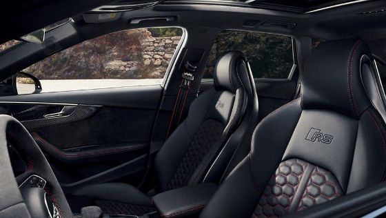 Audi RS 4 Avant Public Interior 001