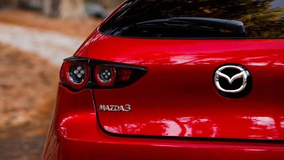Mazda 3 Hatchback Public Exterior 023