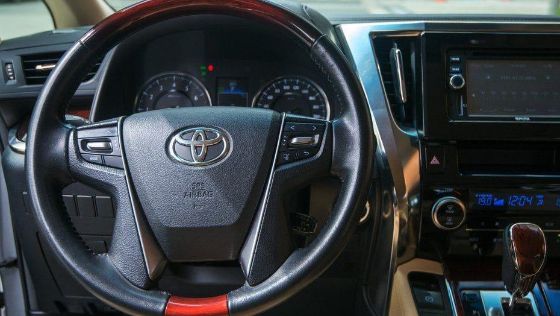 Toyota Alphard Public Interior 002