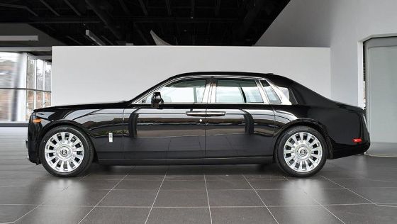 Rolls-Royce Phantom Public Exterior 003