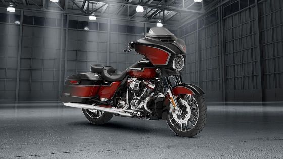 Harley-Davidson CVO Street Glide Public Exterior 002