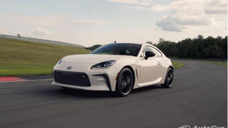 The Toyota 86 Sports Coupe is a Road Head Turner