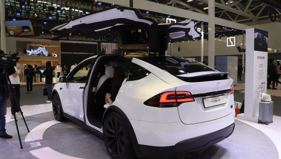 2022 Tesla Model X AWD Exterior 009