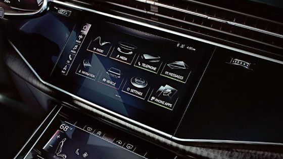 Audi Q8 Public Interior 018