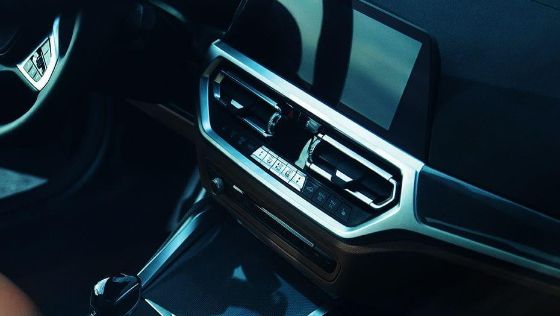 BMW 4 Series Coupe Public Interior 002