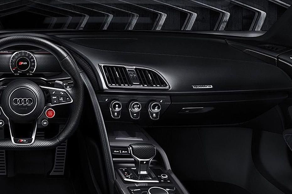 Audi R8 Coupe Public Interior 002