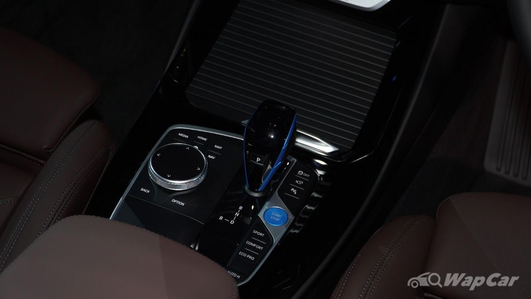 BMW iX3 M Sport 2023 Interior 005