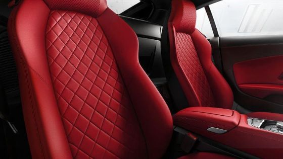 Audi R8 Coupe Public Interior 005