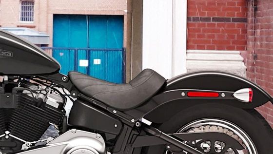 Harley-Davidson Softail Slim Public Exterior 009