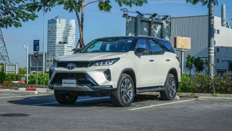 New 2021 Toyota Fortuner 4x2 2.8L LTD AT Price in Philippines, Colors, Specifications, Fuel Consumption, Interior and User Reviews | Autofun