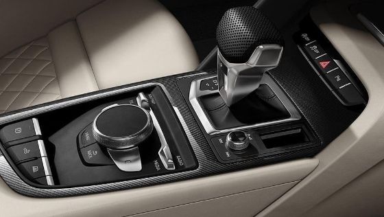 Audi R8 Spyder Public Interior 006