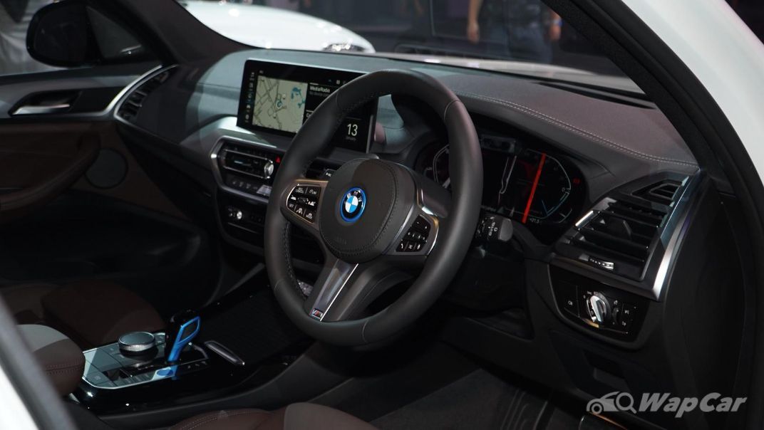 BMW iX3 M Sport 2023 Interior 003
