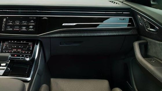 Audi Q8 Public Interior 016