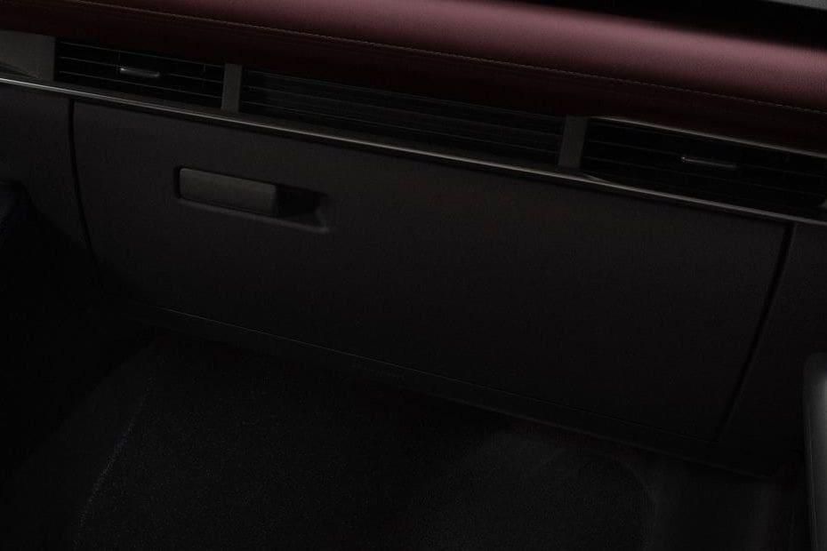 Mazda 3 Hatchback Public Interior 004