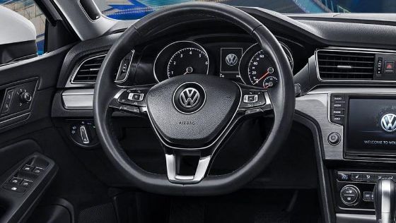 Volkswagen Lamando Public Interior 006