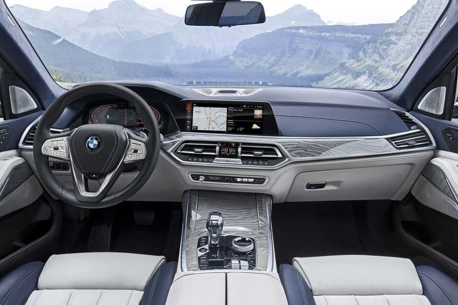 BMW X7 Public Interior 002