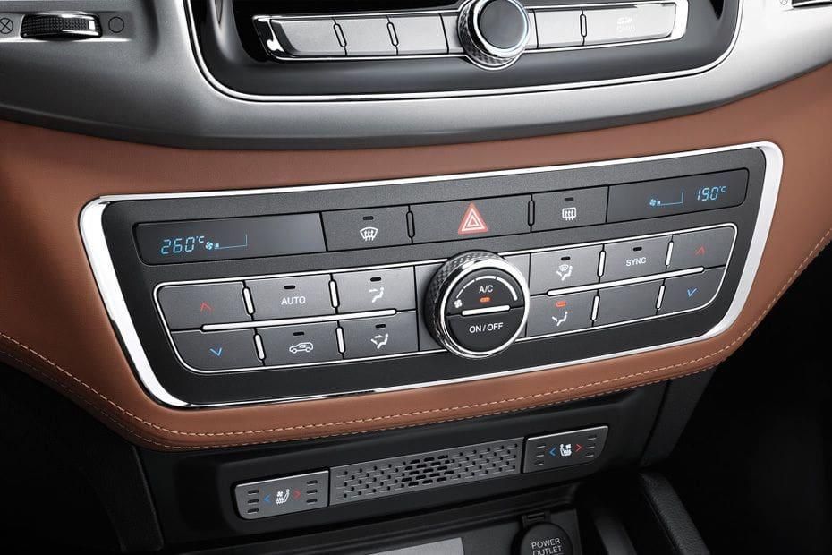 Ssangyong Musso Public Interior 003