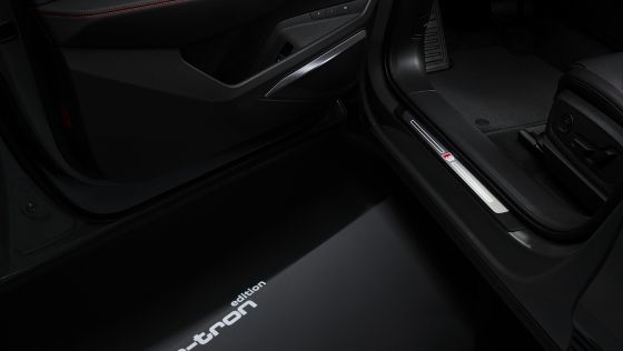Audi Q8 e-tron 2023 Interior 007
