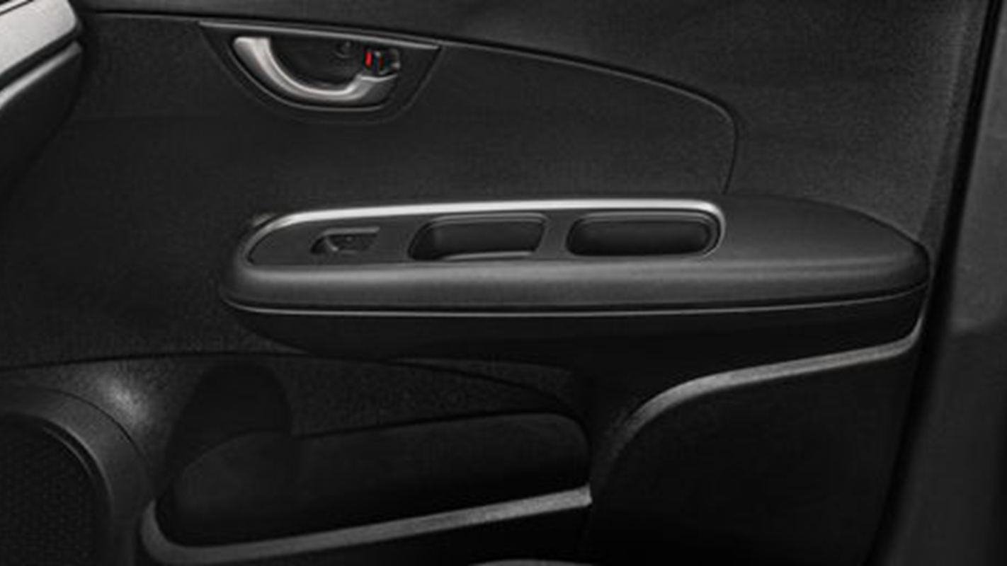 Honda Brio 1.2 RS Black Top CVT 2023 Interior 006