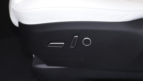 2022 Tesla Model X AWD Interior 017