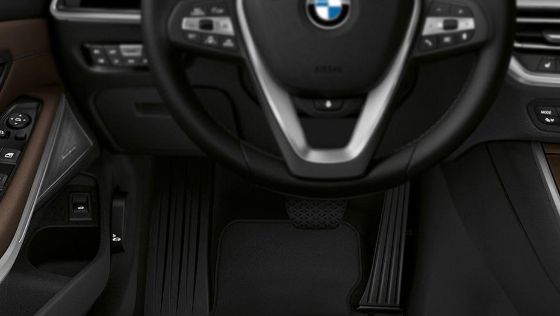 BMW 3 Series Sedan Public Interior 009