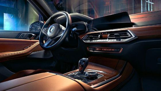 BMW X5 Public Interior 001