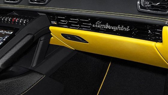 Lamborghini Huracan Public Interior 005