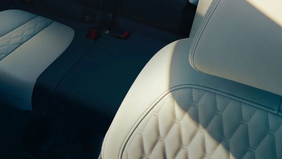 BMW X7 Public Interior 018