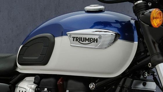 Triumph Bonneville T100 Public Exterior 002
